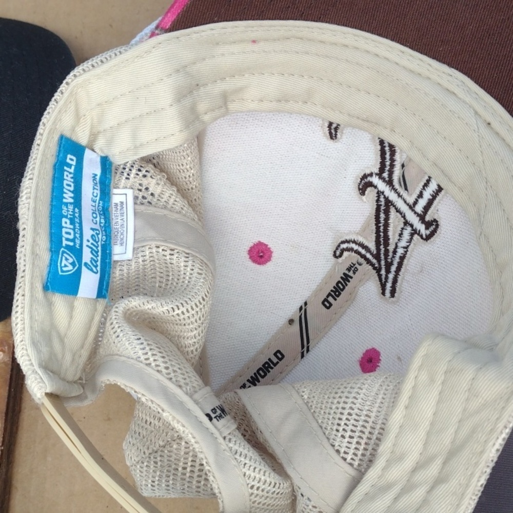 Ballcaps - Picture 5 of 5